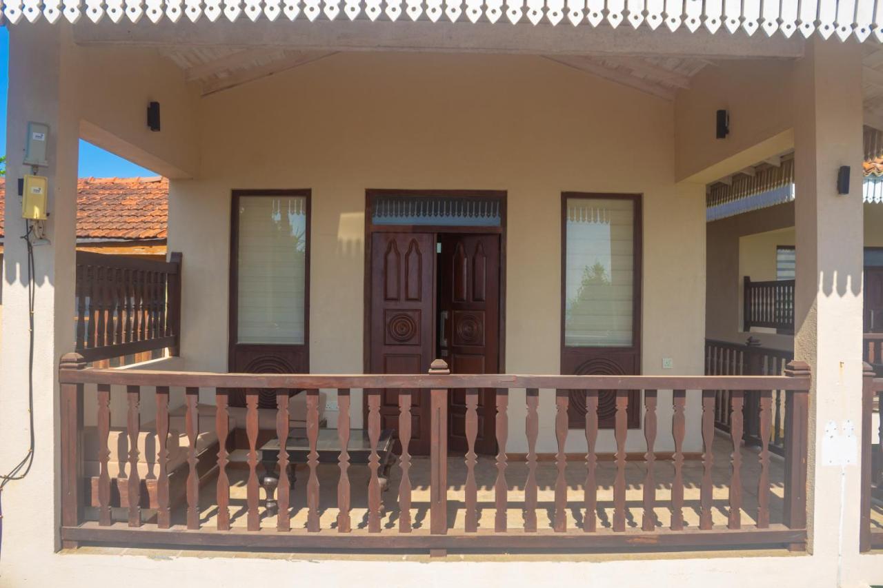 Guru Beach Resort Tangalle Exteriör bild