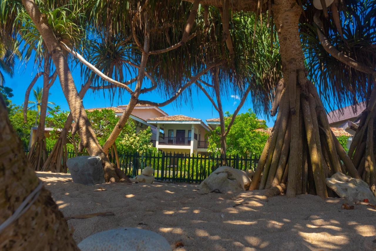 Guru Beach Resort Tangalle Exteriör bild