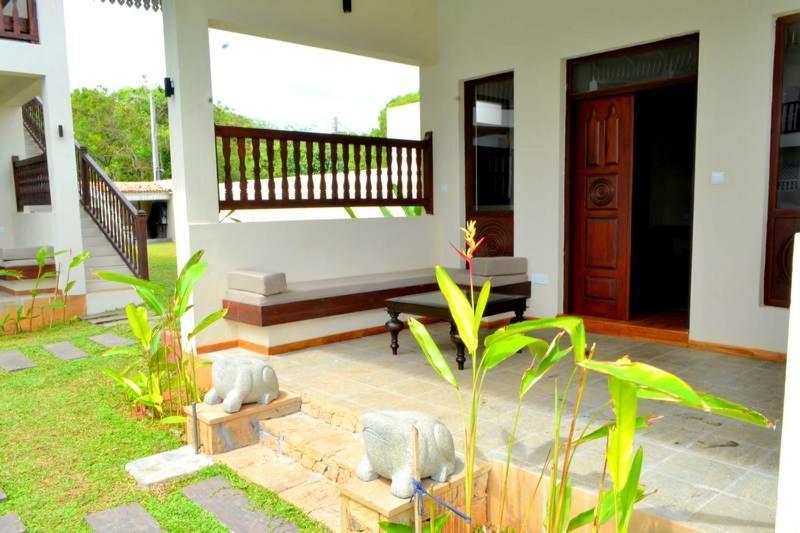 Guru Beach Resort Tangalle Exteriör bild