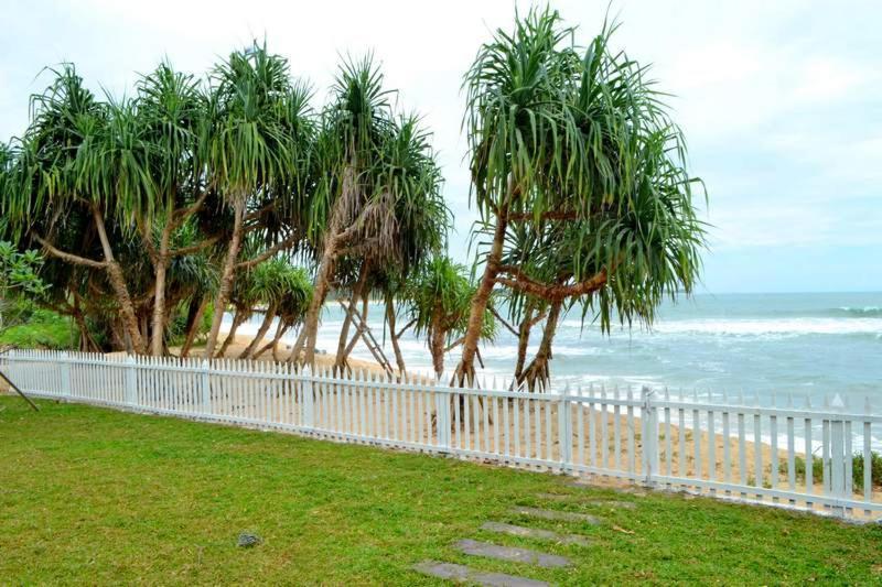 Guru Beach Resort Tangalle Exteriör bild